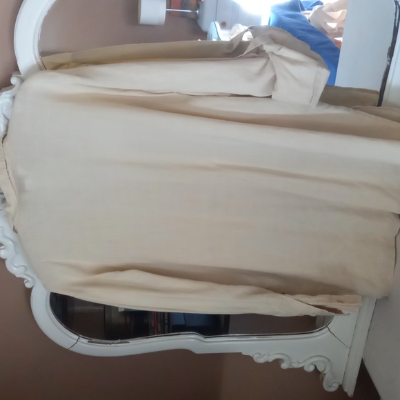 Allison Taylor linen blouse - Picture 5 of 8